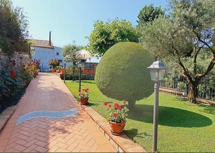 ベッド・アンド・ブレックファスト ファルファーレ エ ガッビアーニ